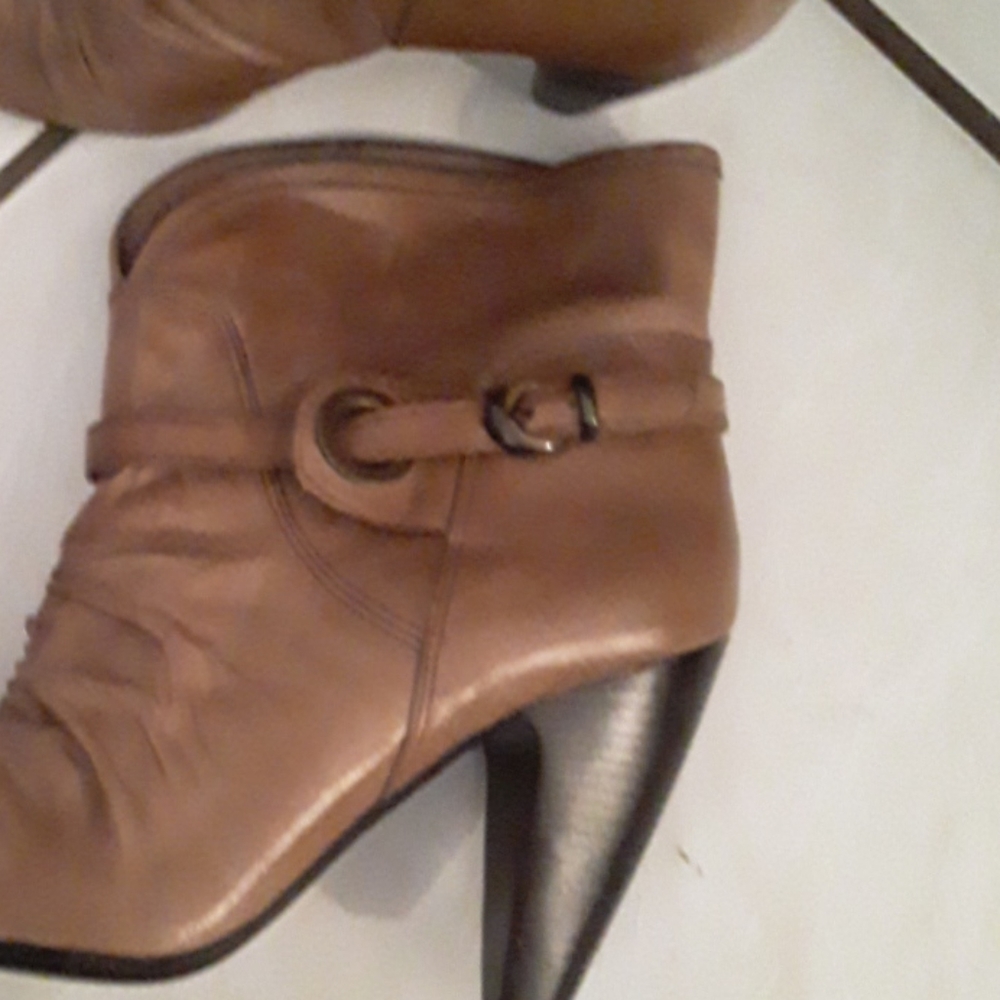 Carlos Boots - Picture 3 of 8